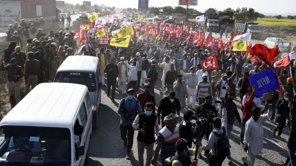 Rajasthan farmers continue blockade at Jaipur-Delhi highway