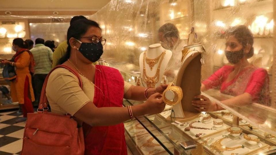 Indian gold buyers put off by price rebound, Chinese jewellers stock up