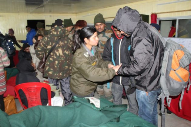 Army rescues 2500 stranded tourists in snowfall near Nathu La