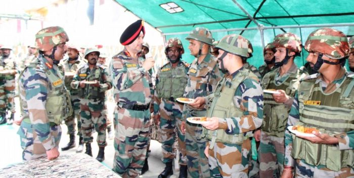 Northern Command Commander visits forward bases in Rajouri and Akhnoor sector in J&K