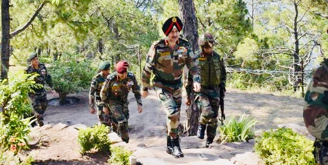 Northern Command Commander reviews Ops preparedness in Akhnoor and Reasi sector in J&K