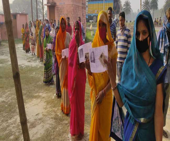 Bihar Chunav 2020: मुजफ्फरपुर जिला में 11 बजे तक 26.52 फीसद वोटिंग, मीनापुर में सबसे अधिक 32.80 फीसद पड़े वोट