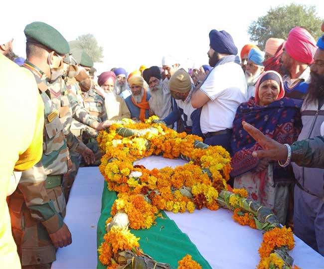 पंजाब के बहादुर बेटे सुखबीर सिंह को गममीन माहौल में अंतिम विदाई, श्रद्धांजलि देने उमड़े लोग