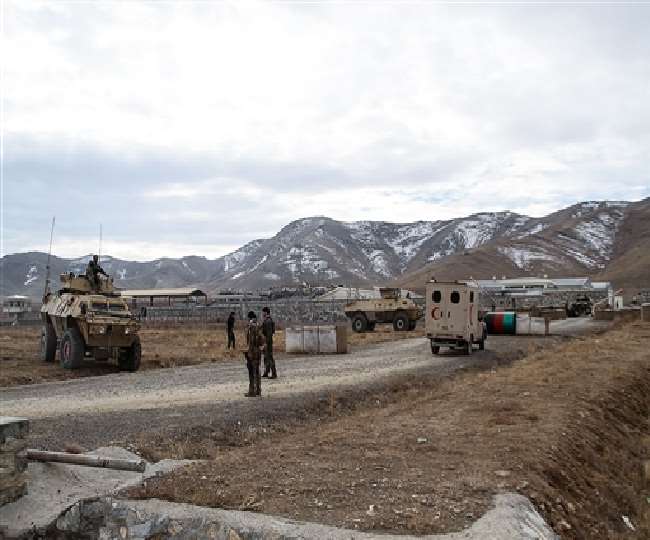 अफगानिस्तान : सैन्य शिविर में भीषण बम ब्लास्ट, 30 पुलिसकर्मियों की मौत, 20 से ज्यादा घायल