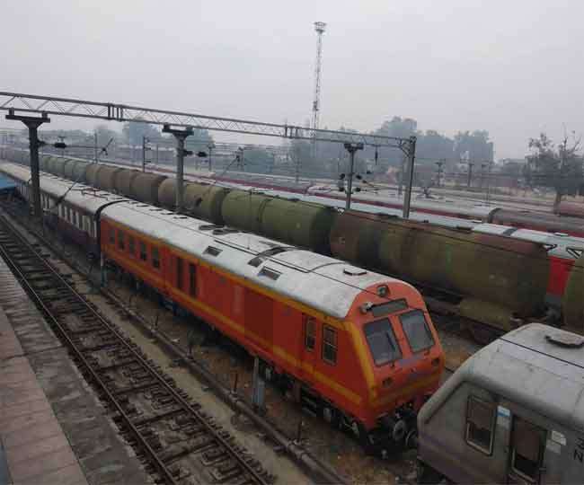 Train Service in Punjab: पंजाब में शुरू हुई रेल सेवा, जालंधर से मालगाड़ी रवाना, लुधियाना से जाएंगे 150 कंटेनर