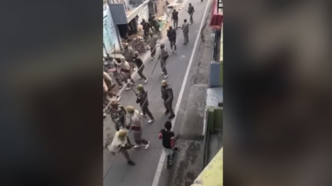 Fact Check: This viral video of police lathi-charge is not from Delhi