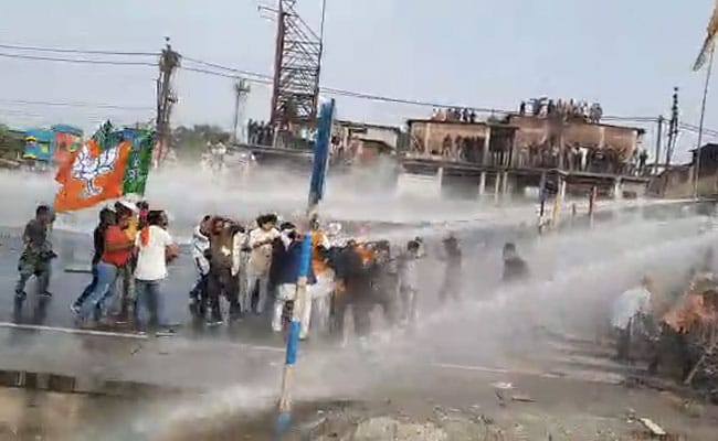 बंगाल : BJP की सिलीगुड़ी रैली में हिंसा; कैलाश विजयवर्गीय, तेजस्वी सूर्या और दिलीप घोष पर FIR दर्ज