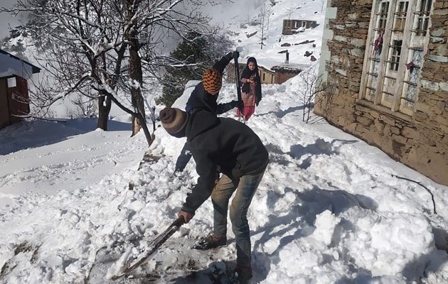 Heavy Snowfall In Kashmir, Landslides Due To Rain On Jammu-Srinagar Road