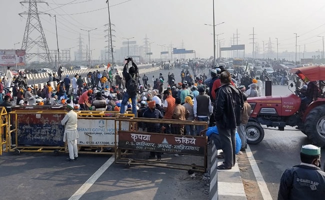 किसान आंदोलन : दिल्ली आने वाले कई रास्ते बंद, घर से निकलने से पहले जरूर पढ़ लें ट्रैफिक पुलिस की एडवाइजरी