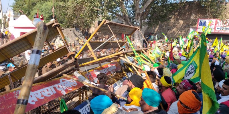 Despite Heavy Police Action, Protesting Farmers Continue March Towards Delhi