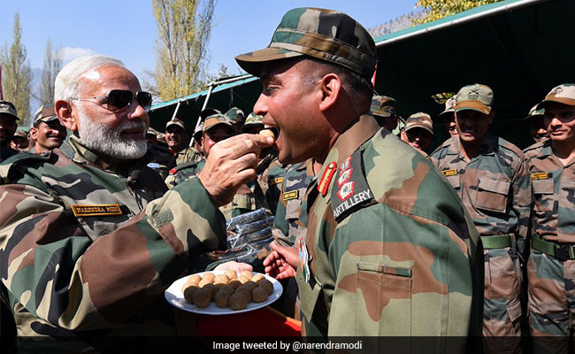 दीपावली का पर्व कल सैनिकों के साथ मना सकते हैं पीएम नरेंद्र मोदी : सूत्र