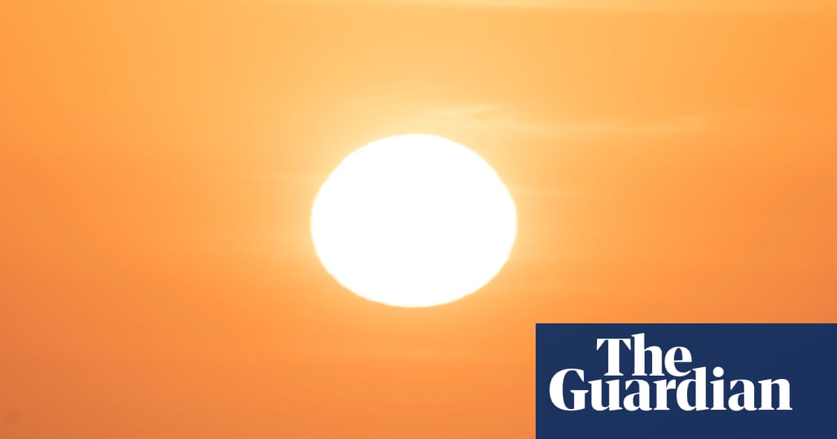Queensland braces for record-breaking heatwave as Sydney enjoys short-lived reprieve