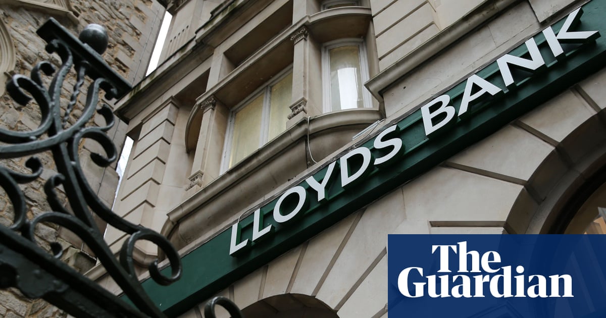 Lloyds to move 700 staff into full-time homeworking roles