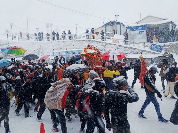 बदला मौसम: बर्फ से ढंके बद्री-केदार धाम, जम्मू-श्रीनगर हाईवे बंद; कश्मीर के 4 जिलों में बर्फीले तूफान की चेतावनी