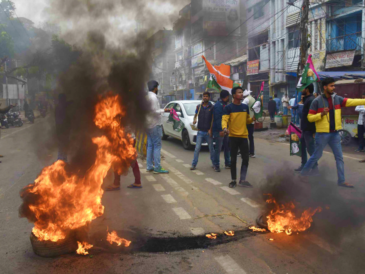 भाजपा शासित राज्यों में भारत बंद LIVE: गुजरात में तीन हाईवे पर कांग्रेस का प्रदर्शन, सड़कों पर टायर जलाए; कर्नाटक में भी प्रोटेस्ट