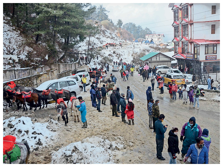6 राज्यों से ठंड पर रिपोर्ट: हिमाचल में बर्फबारी के बाद रास्ते बंद, पंजाब-हरियाणा में बारिश ने सर्दी बढ़ाई