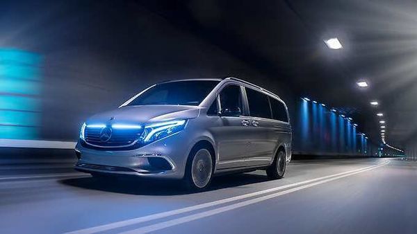 Mercedes pulsating with electric energy, 6 EVs to hit production in 2 years
