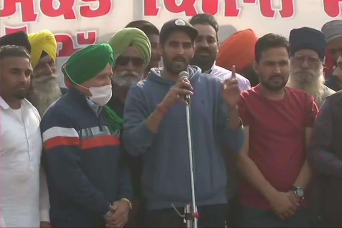 Vijender Singh Joins Protesting Farmers at Delhi Border, Says Will Return Khel Ratna Award