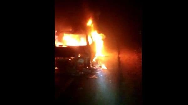 मुजफ्फरपुर: बारात से आते समय कार में लगी आग, बाल-बाल बचे दो युवक