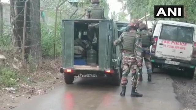 जम्मू कश्मीर: शोपियां में पुलिस बल ने मार गिराए दो अज्ञात आतंकवादी