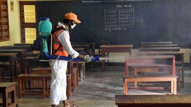 School Reopening: स्कूल खोलने को लेकर सभी की राय लेकर फैसला लेगी गुजरात सरकार