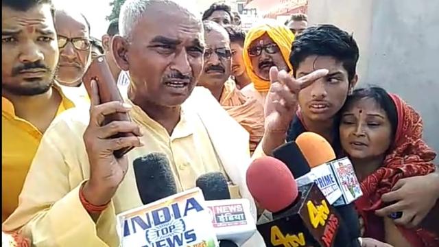 बलिया हत्याकांड: हत्यारोपी के पक्ष में खुलकर सामने आए भाजपा विधायक सुरेंद्र सिंह, परिवार को लेकर पहुंचे थाने