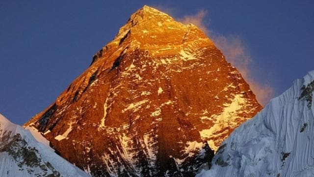 बदल गई है माउंट एवरेस्ट की ऊंचाई, जानिए नेपाल क्या बताया नाप