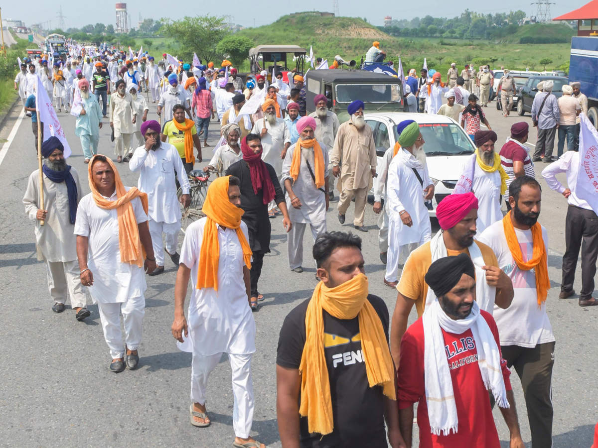 Delhi Kisan Andolan LIVE UPDATES: Farmers March To Delhi From Punjab, Haryana And Uttar Pradesh - केंद्रीय मंत्री प्रकाश जावड़ेकर ने कहा- MSP भी जीवित है, मंडी भी जीवित है और सरकारी खरीद भी हो रही है।