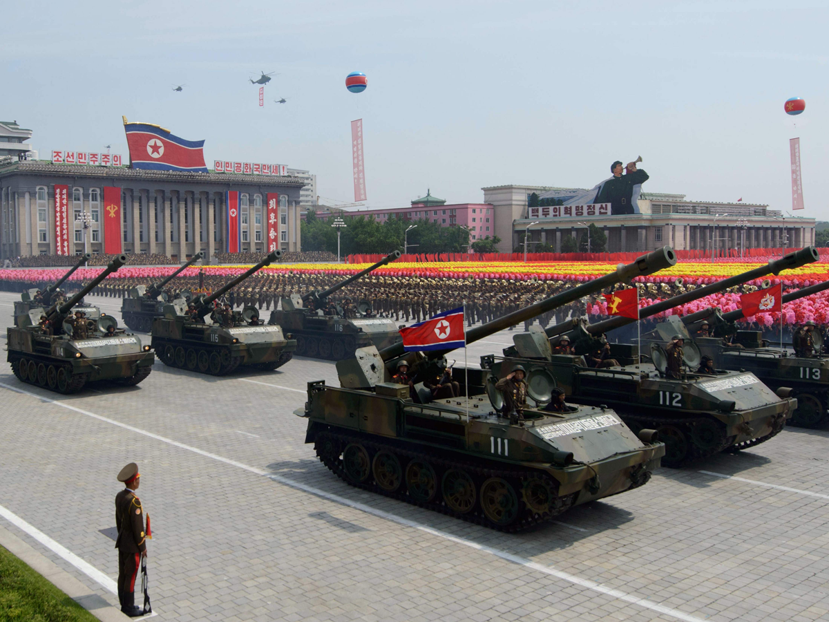 North Korea military parade: 'सोती' रही दुनिया, रातभर गरजे तानाशाह किम जोंग उन के फाइटर जेट!