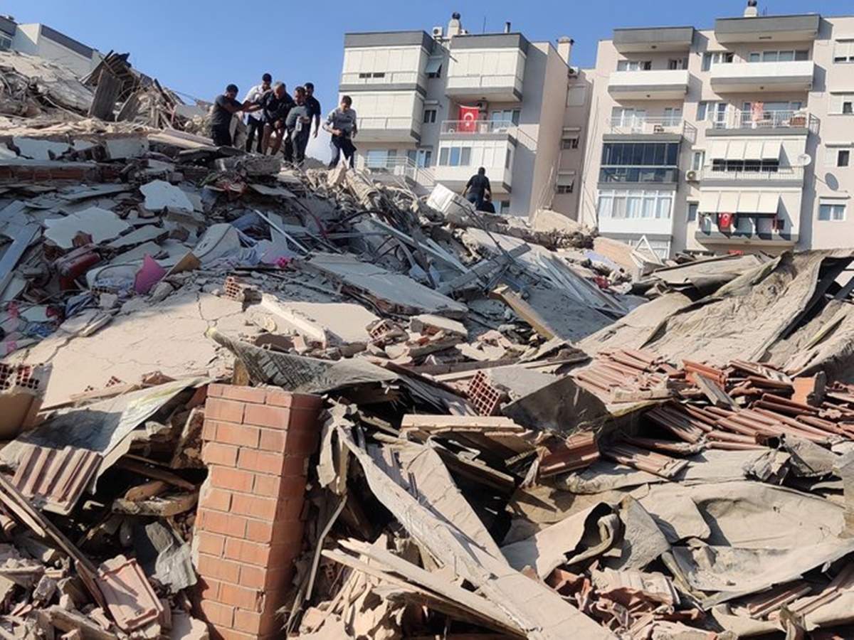 तुर्की में भीषण भूकंप से तबाही, ताश के पत्तों की तरह ढहीं इमारतें, 6 की मौत