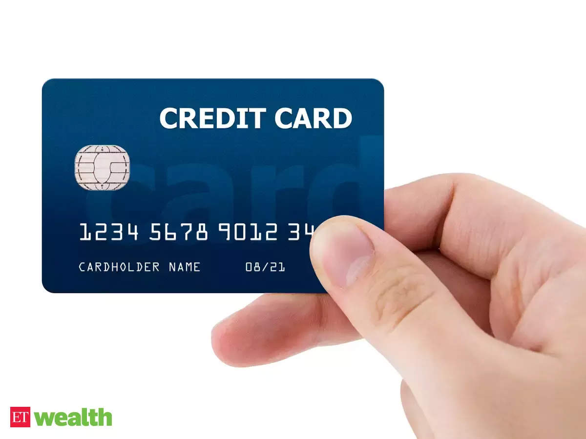 क्रेडिट कार्ड पर लगने वाले 5 चार्ज, जिनके बारे में अक्सर बैंक या एंजेट आपको कुछ नहीं बताते!