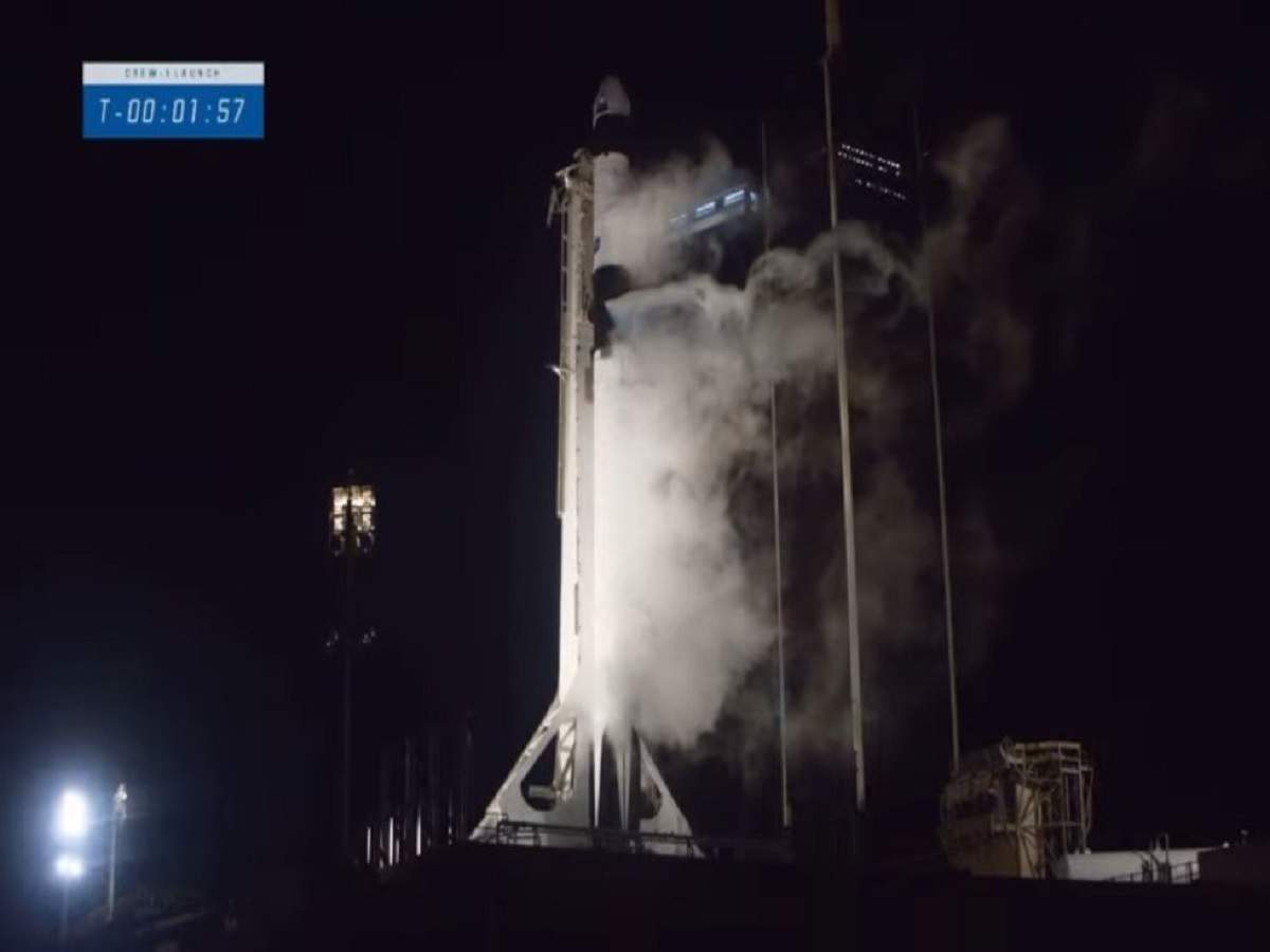SpaceX के रॉकेट का कामयाब लॉन्‍च, चार अंतरिक्षयात्रियों को लेकर मंगलवार को पहुंचेगा स्‍पेस स्‍टेशन पर