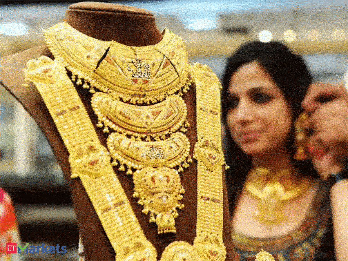 Gold Prices Today: करीब 1300 रुपये महंगा हुआ सोना, जानिए नया रेट
