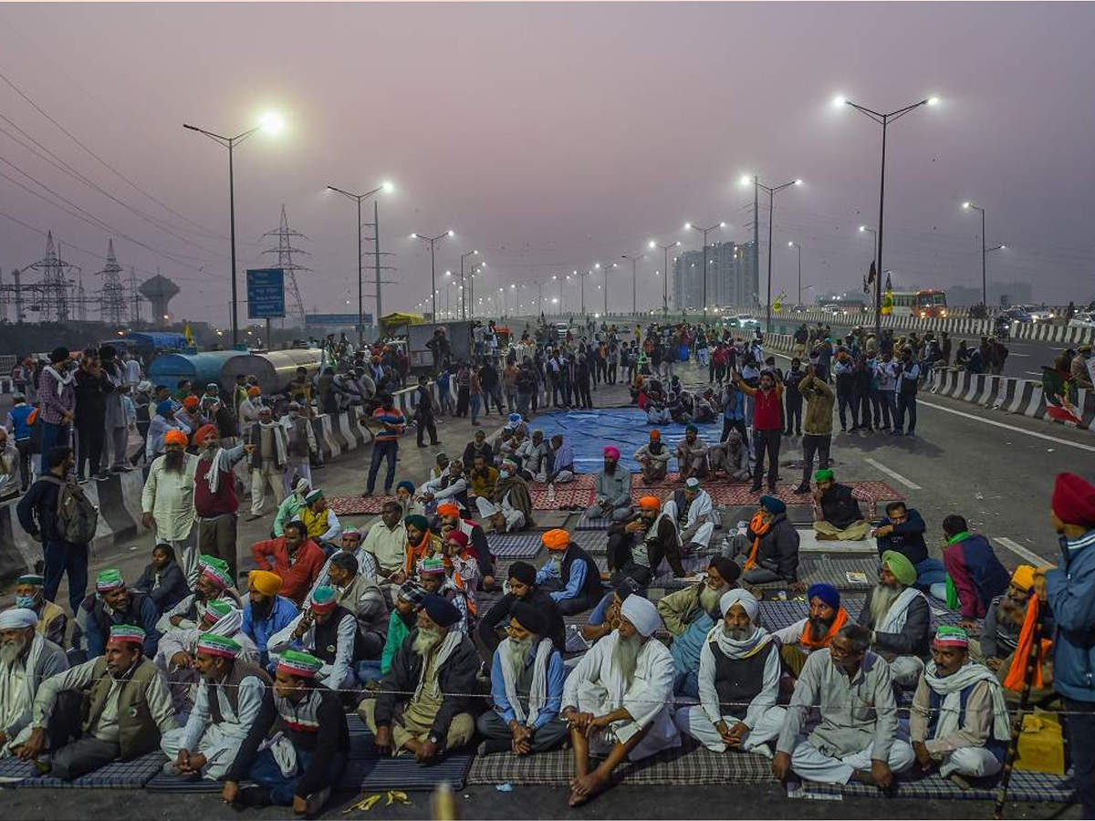 Farmers Protest In India : किसान नेताओं ने किया ऐलान, PM मोदी ने कृषि कानूनों को रद्द नहीं किया तो रेल पटरियों पर बैठेंगे