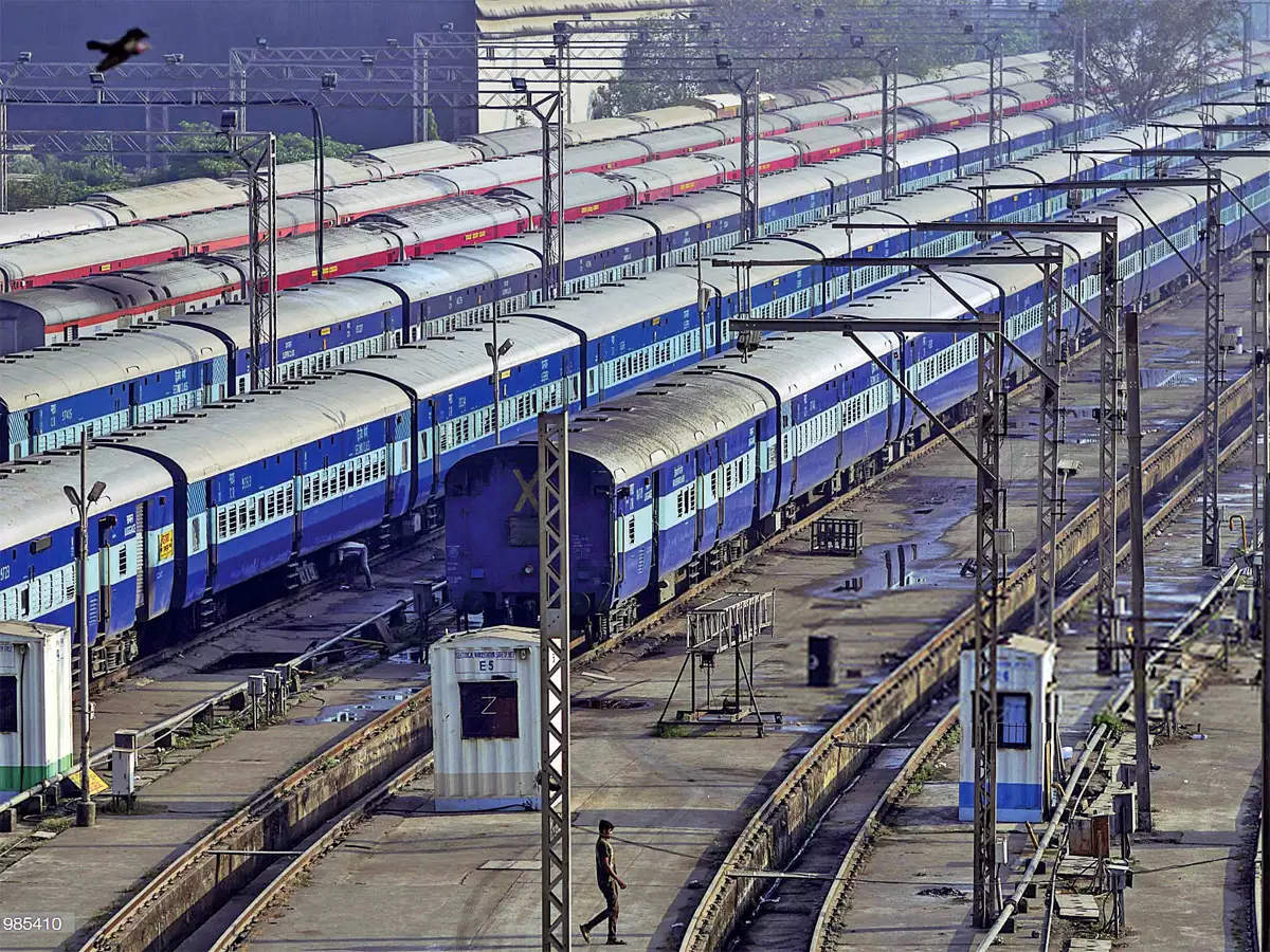 Punjab kisan agitation: रेलवे ने 2 स्पेशल ट्रेनें कीं रद्द और 12 को किया आंशिक रूप से कैंसल, यहां देखिए पूरी लिस्ट