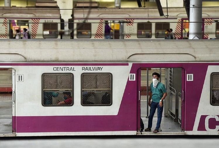 मुंबई में लोकल ट्रेनों को सभी के लिए चालू करने पर क्या बोले अधिकारी, पढ़ें
