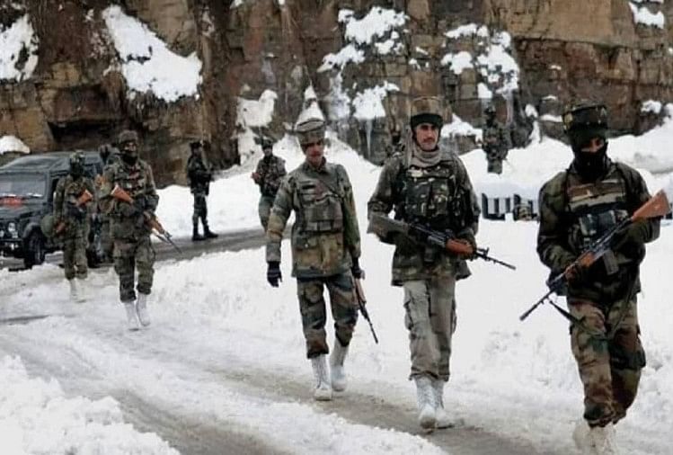 कश्मीर: श्रीनगर में सुरक्षाबलों पर आतंकी हमला, दो जवान घायल