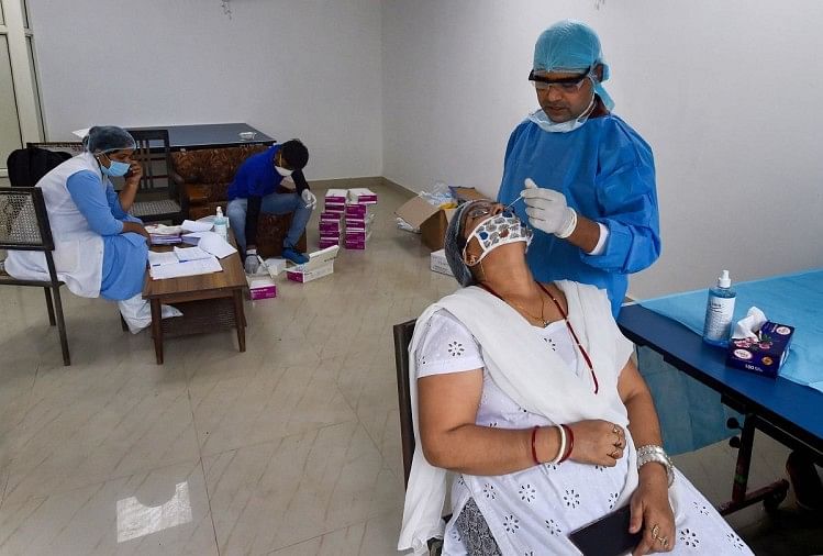 Coronavirus India : देश में पिछले 24 घंटों में 44,879 नए मामले सामने आए, 547 लोगों की हुई मौत