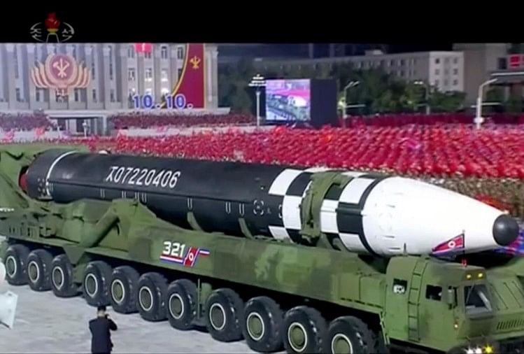 उत्तर कोरिया ने दिखाया 'तबाही' के सामान का करतब, पेश की अब तक की सबसे बड़ी बैलिस्टिक मिसाइल