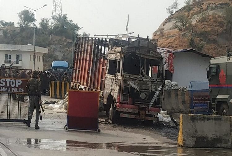 नगरोटा: आतंकियों के साथ संबंध के शक में गिरफ्तार ट्रक चालक और सफाईकर्मी को पुलिस ने परिवार को सौंपा
