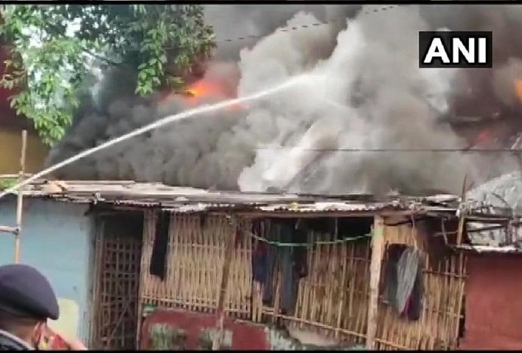 असम के जोरहाट में 10 से अधिक घरों में लगी भीषण आग, दमकल विभाग मौके पर मौजूद