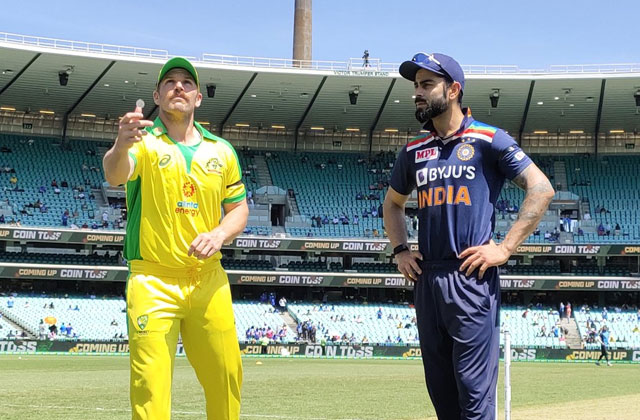 AUS v IND 2nd ODI : 83 रन बनाकर आउट हुए वार्नर, ऑस्ट्रेलिया का स्कोर 167/2 - mobile