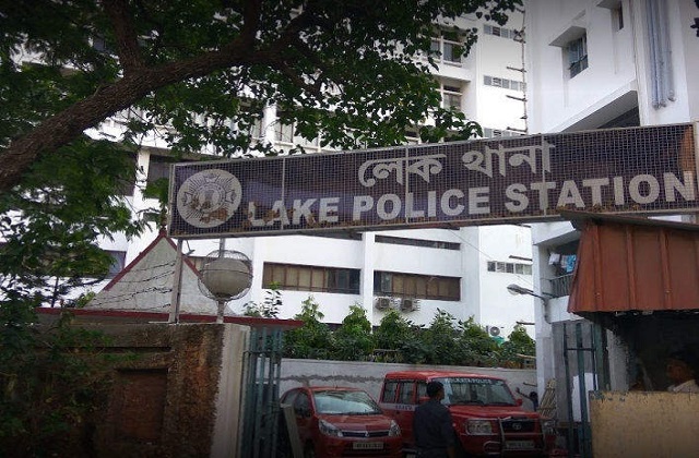 दुमका: महिला व्यवसायी हत्याकांड मामले के आरोपी ने कोलकाता के लेक थाने में किया आत्मसमर्पण - mobile
