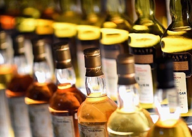 20,250 मिलीलीटर अवैध शराब बरामद, आरोपी फरार - mobile