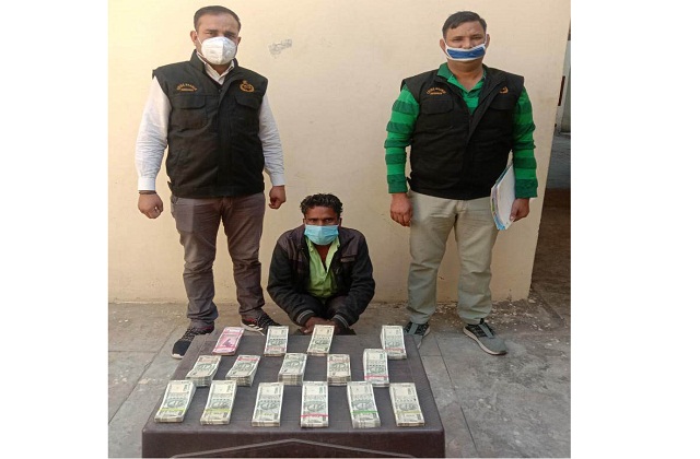 खोवा व्यापारी से धोखाधड़ी का मामला: 9 लाख रुपये सहित आरोपी गिरफ्तार - mobile