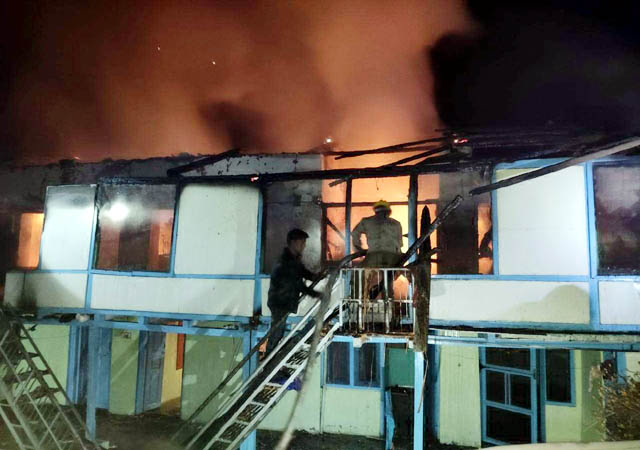 गड़सा में दोमंजिला मकान, मनाली में होटल के 4 कमरे जलकर राख - mobile