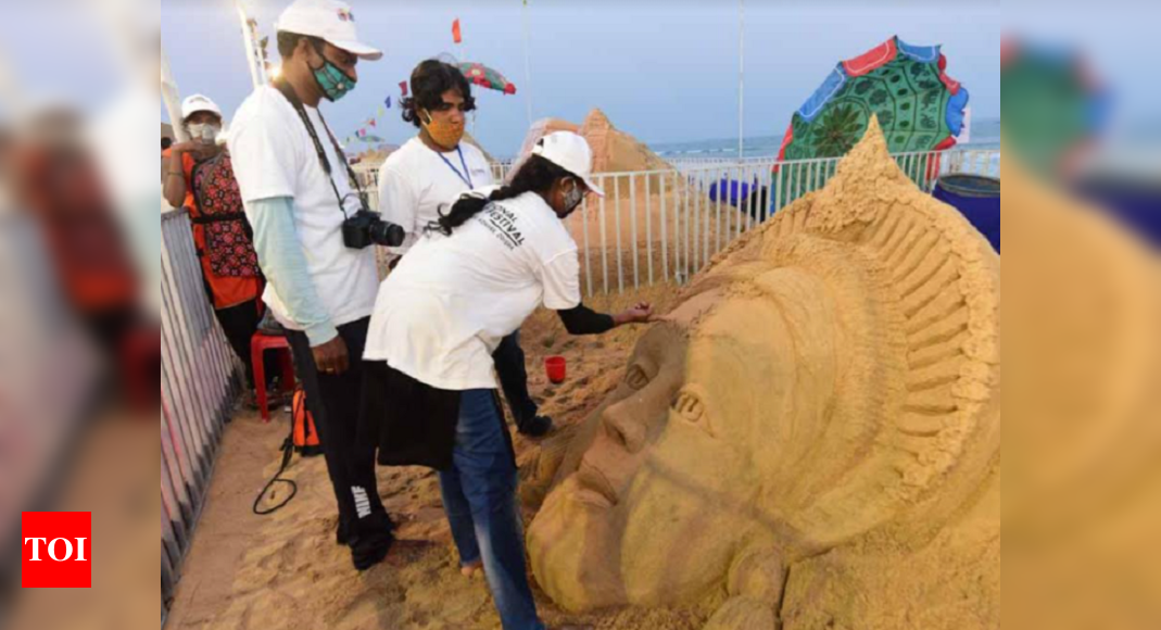 Show must go on: Sand artists give wings to their creativity near Konark | Bhubaneswar News - Times of India