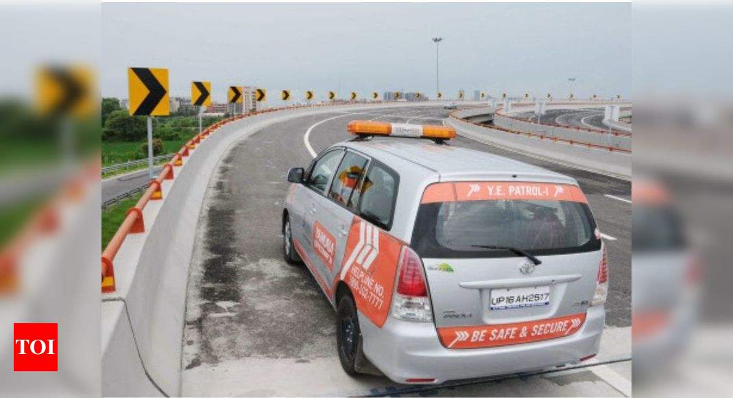 4 people dead, 10 injured in accident near Yamuna Expressway in Mathura | Agra News - Times of India