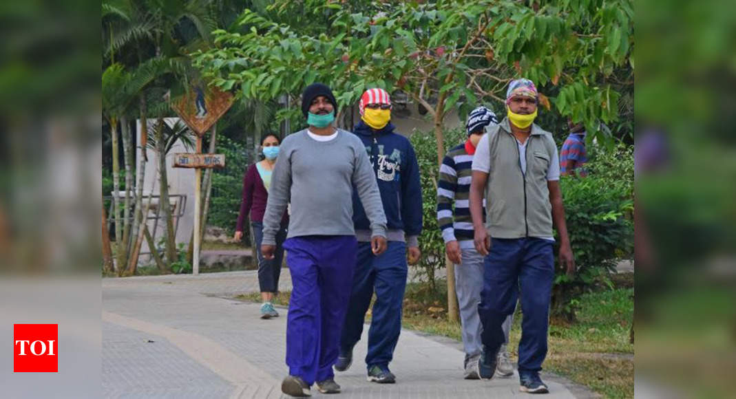 Bhubaneswar: Covid-19, mist and discomfort with masks keep morning walkers indoors | Bhubaneswar News - Times of India