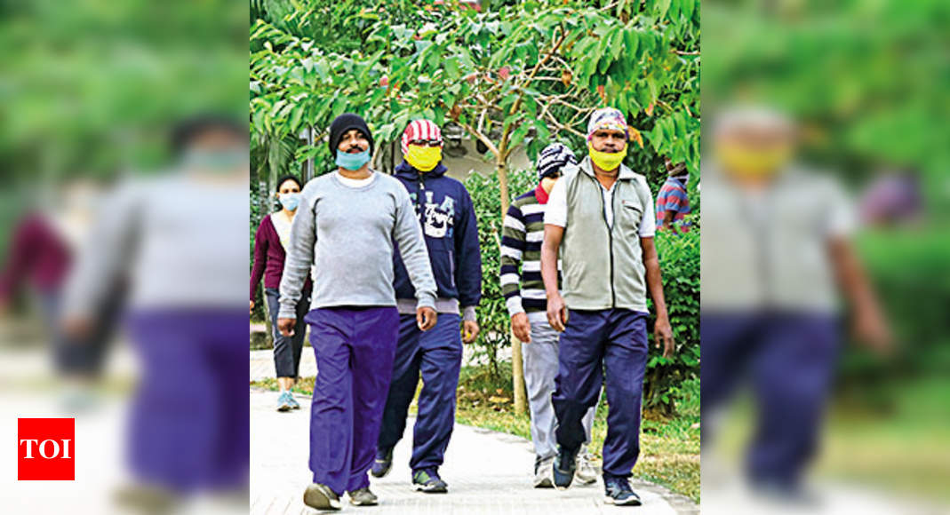 Covid-19, mist and discomfort with masks keep morning walkers indoors | Bhubaneswar News - Times of India